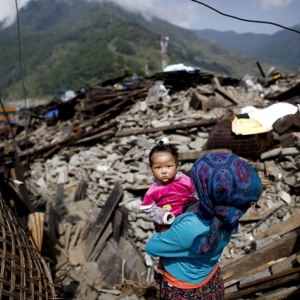 ช่วยเหลือผู้ประสบภัยแผ่นดินไหวในประเทศเนปาล