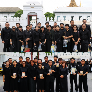 RPS staff pay their respects to the body of the late King Bhumibol Adulyadej